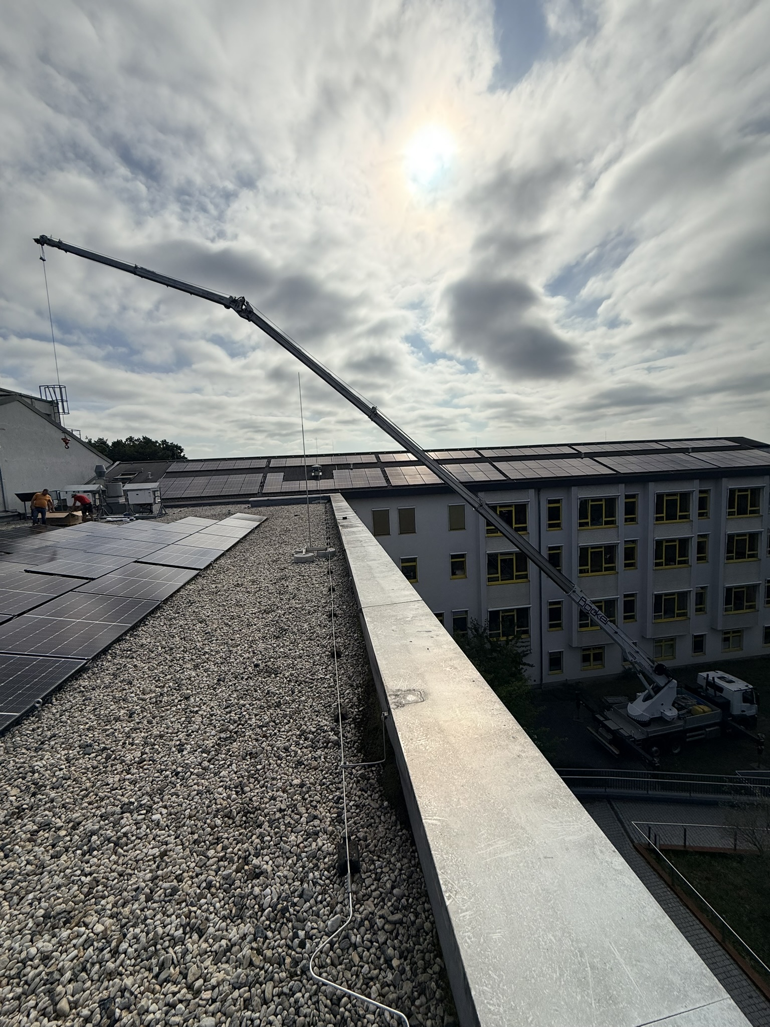 Böcker AK 46 bei Arbeiten an einer Photovoltaikanlage